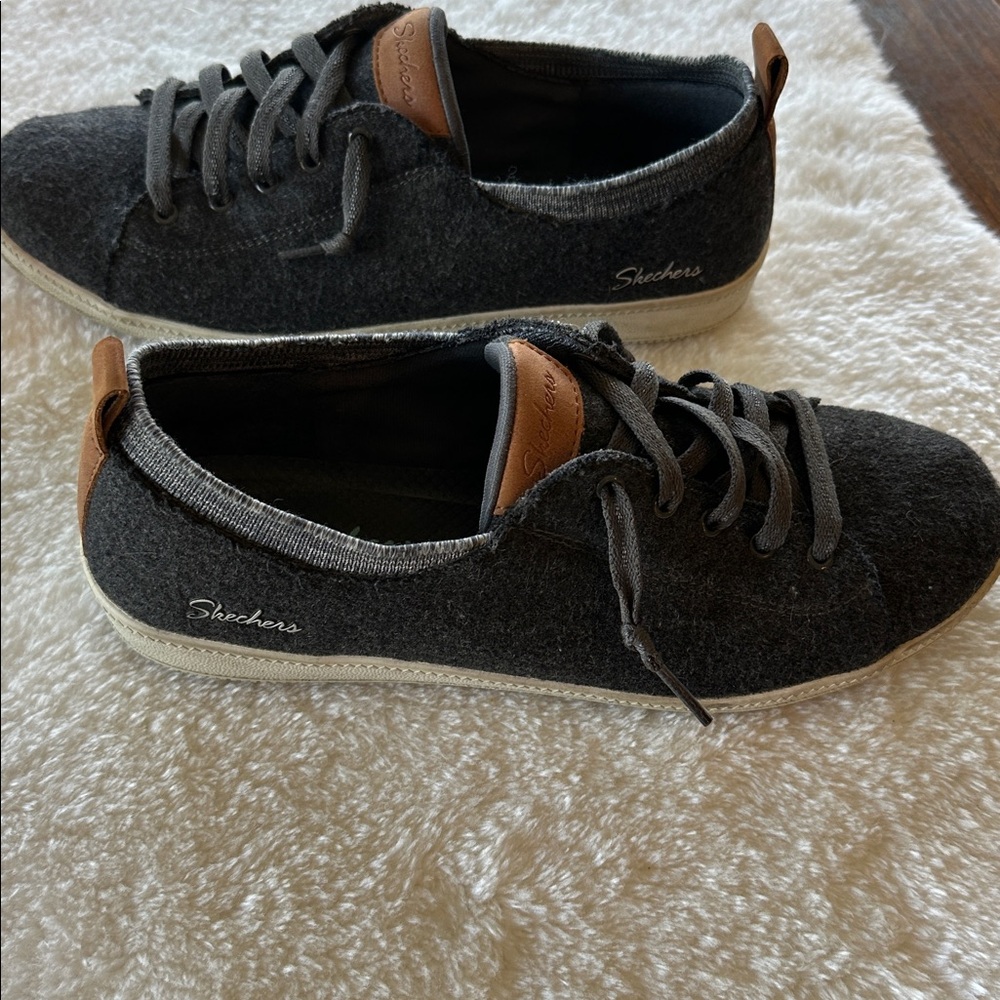 Felt Skecher sneakers